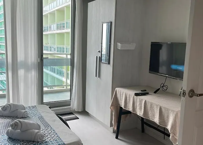 3br Staycation Azure -near Sm Bicutan And Airport